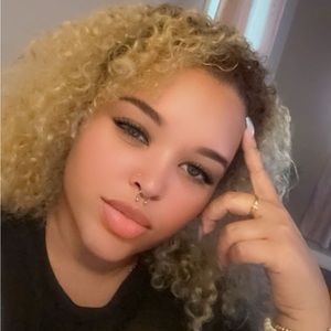 Meet your Posher, Daiana